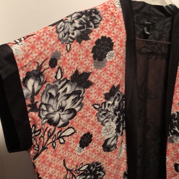 Short Sleeve Floral Kimono - Picture 3 of 8